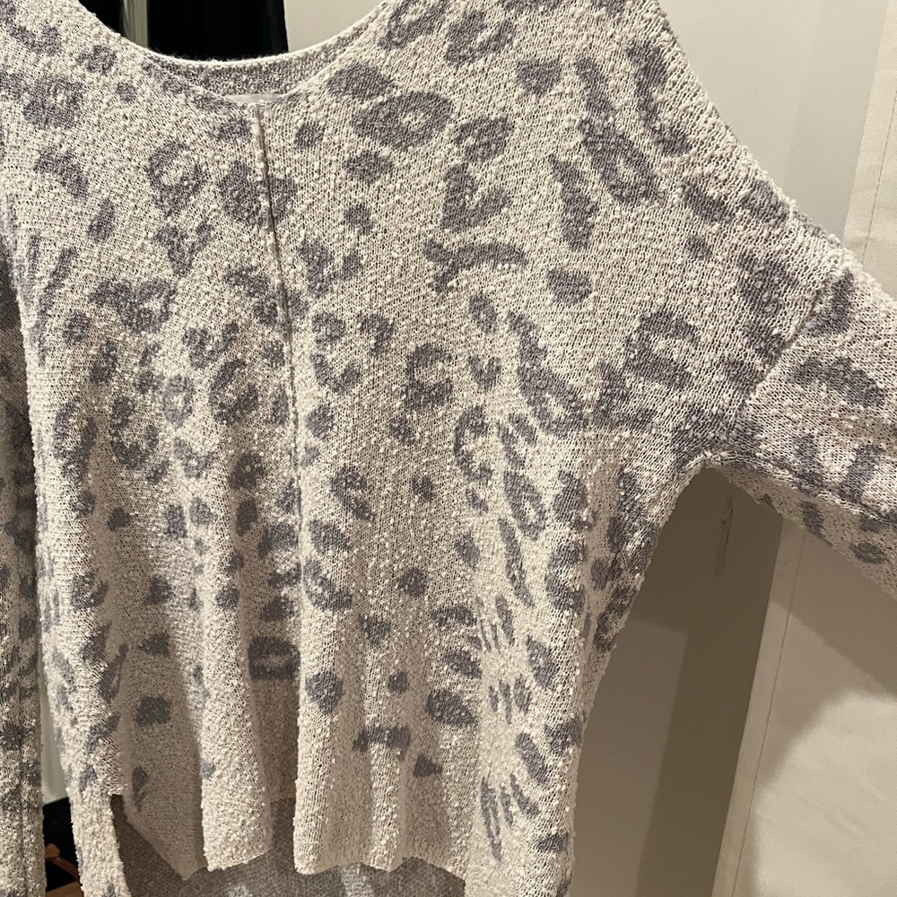 sweater - Picture 3 of 4